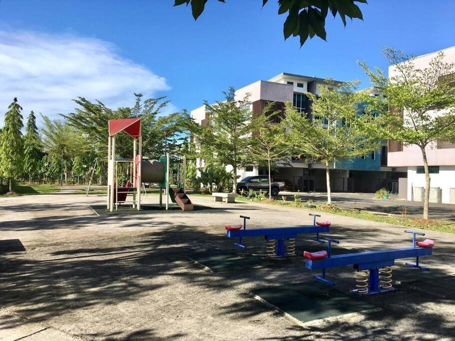 Springfield 3-Storey Cheerful Townhouse #Yoyo Homestay 仙那港 外观 照片